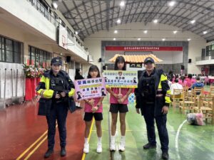 南榮鳳凰花開警相伴 基警反詐宣導護青春 52 %E4%B8%80 50