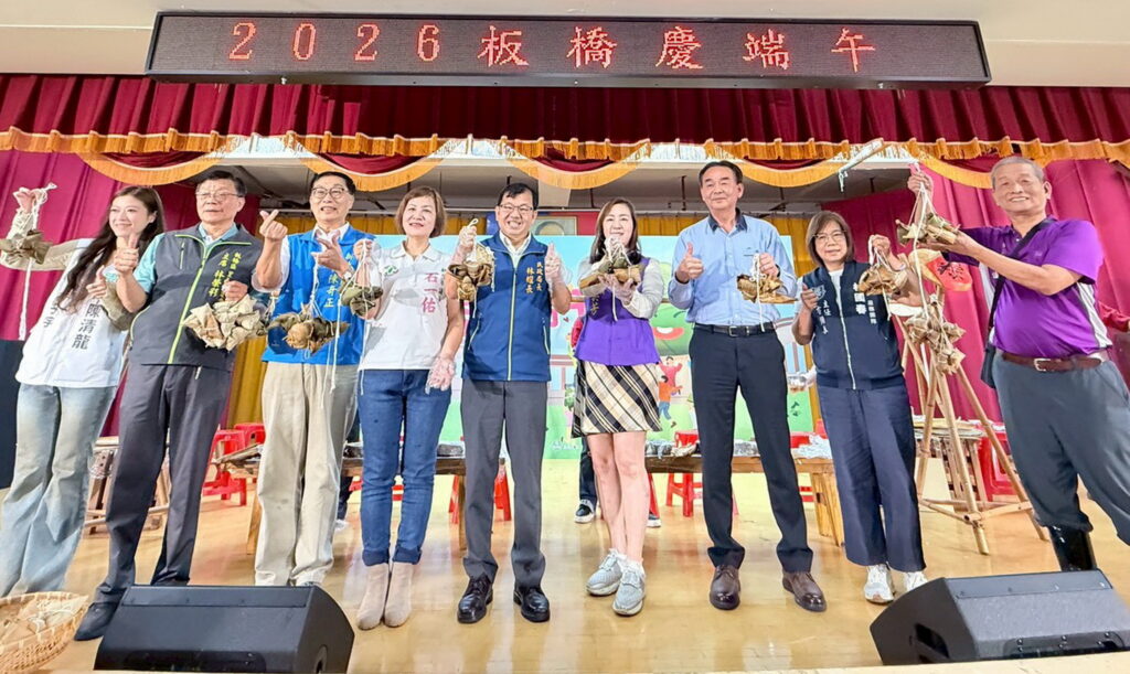 愛心粽香傳板橋 百名里長包粽關懷近千戶弱家和獨老 47 0610002