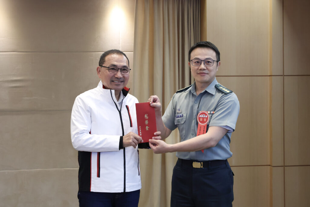 新北端午勞軍傳心意 侯友宜致贈慰勞金感謝辛勞助災防 36 429375 0