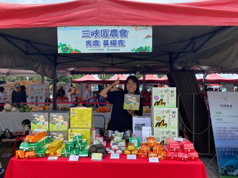 淡水南瓜產季開跑 全國大南瓜比賽優勝作品周末亮相 20 《圖說》現場能買到全國各地優質農漁產品資料照片。〈農業局提供〉