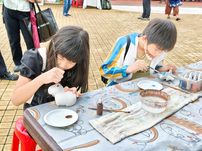 《圖說》現場南瓜DIY與青農食農講座等活動，現場完成指定任務，可領取價值100元的新北幣合作店家優惠券，可於7月31日前於指定合作商家使用。〈農業局提供〉