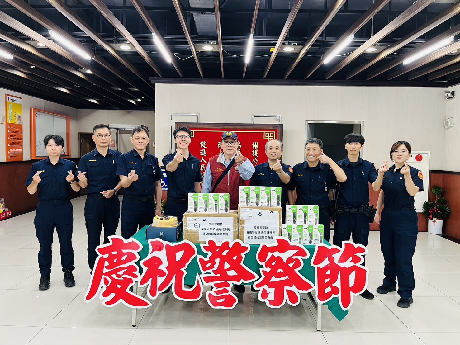警察節前夕警友暖心應援  致贈強力手電筒為基層打氣