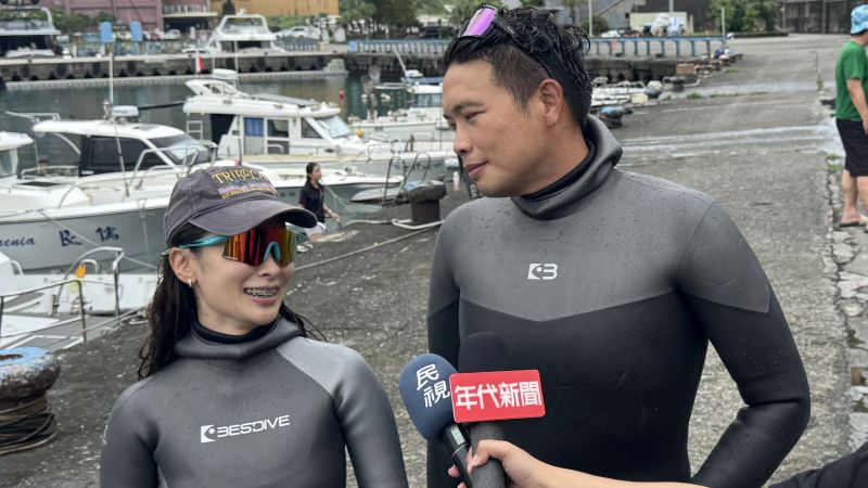 潛入湛藍守護海洋 新北攜手潛海戰將淨海減塑 5 《圖說》潛水網紅Joyce及「海私塾」創辦人海珊共同響應並分享淨海任務心得。〈環保局提供〉