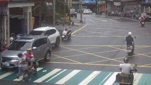 斑馬線上違停害人害己 警方追究違停車主責任 4 MEITU 20260614 193707539