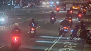 山道猴子 競速擾民又危險 士林警拘提IG號召者移送士檢 重拳掃蕩飆車歪風 12 MEITU 20260615 123642513