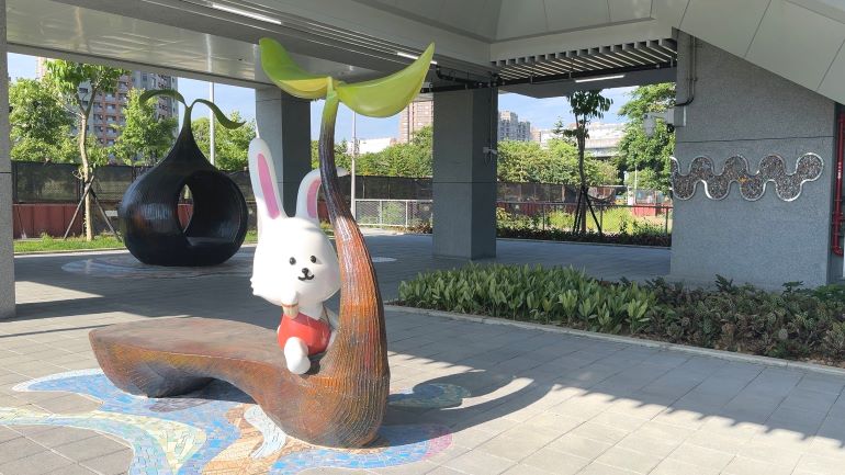 三鶯線打造行動美術館 臺北大學站「匯聚.流轉」成藝術新地標 38 《圖說》三鶯線臺北大學站公共藝術。〈捷運局提供〉