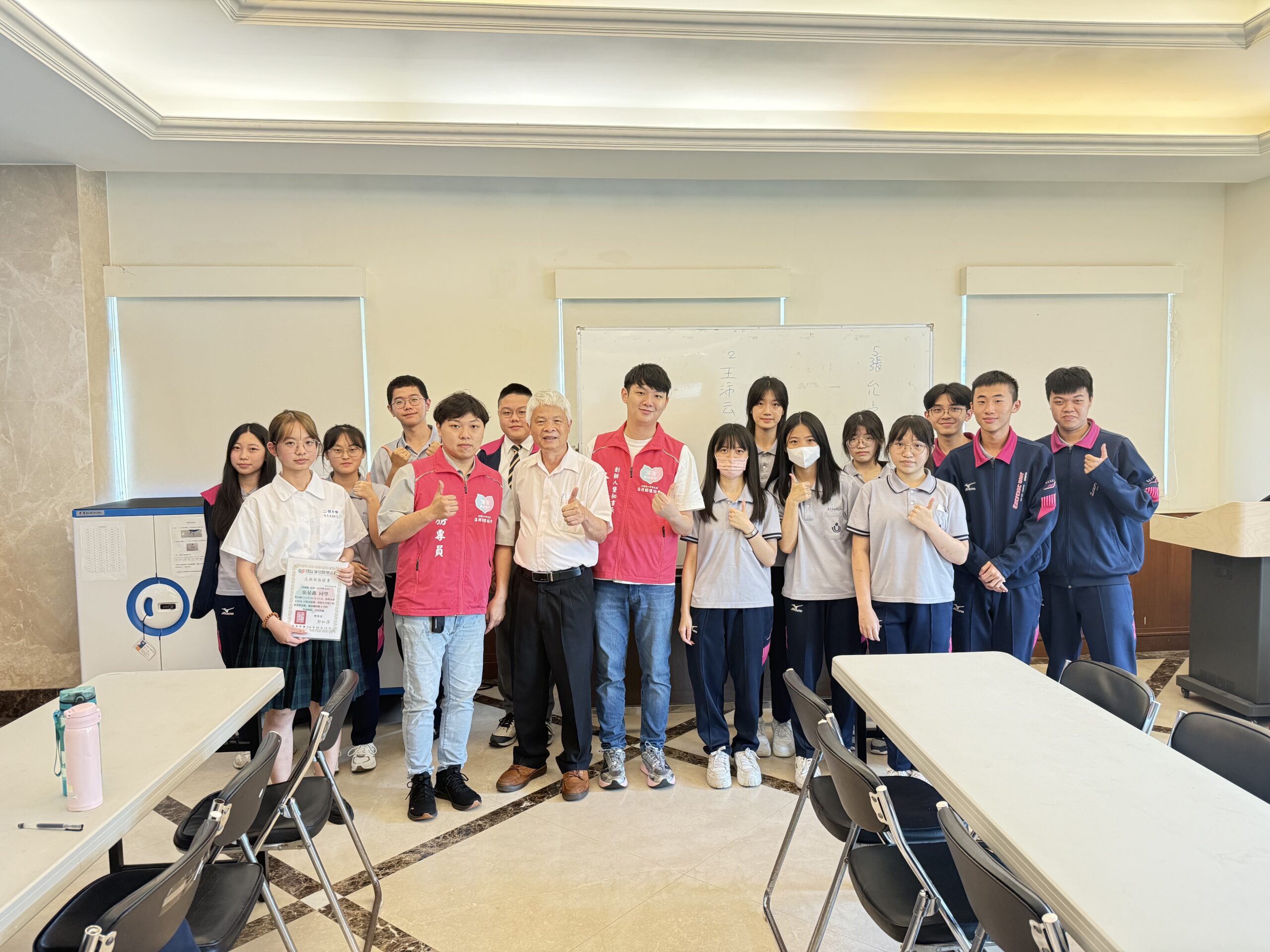 二信高中圖書館小太陽成長社新社長誕生 傳承服務延續溫暖 18 8203248E ED62 4EE9 A26B 81D94F2651C1 scaled