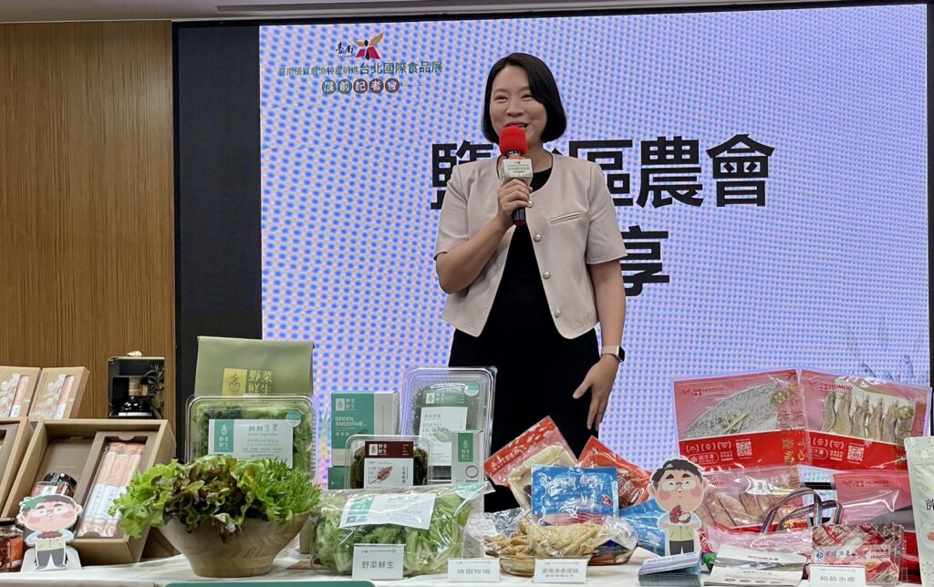 黃偉哲率優質業者進軍2026台北國際食品展 臺南果物、臺南海味齊聚亮相 展現臺南農漁實力 12 %E5%9C%96%E5%9B%9B %E9%B9%BD%E6%B0%B4%E5%8D%80%E8%BE%B2%E6%9C%83%E9%82%B1%E5%AD%90%E8%BB%92%E7%B8%BD%E5%B9%B9%E4%BA%8B%E8%87%B4%E8%A9%9E%E3%80%82 0
