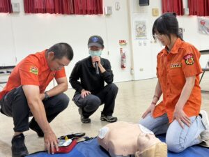 具護理專業義交示範急救技能 瑞芳警打造交通安全與民防韌性戰力 8 1781666730474