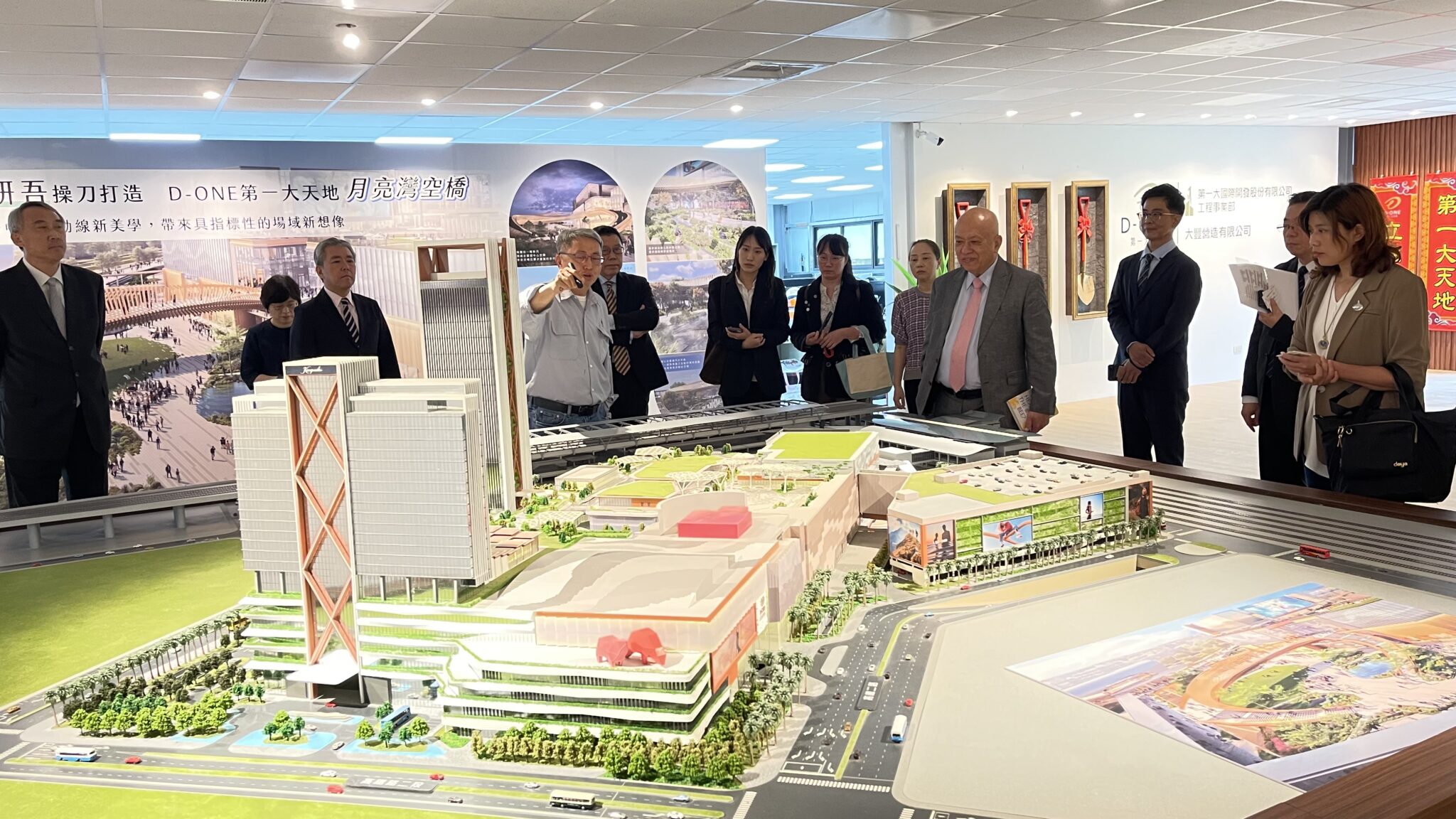 展現臺中新地標願景   D-ONE第一大天地迎双融合方及基金會參訪