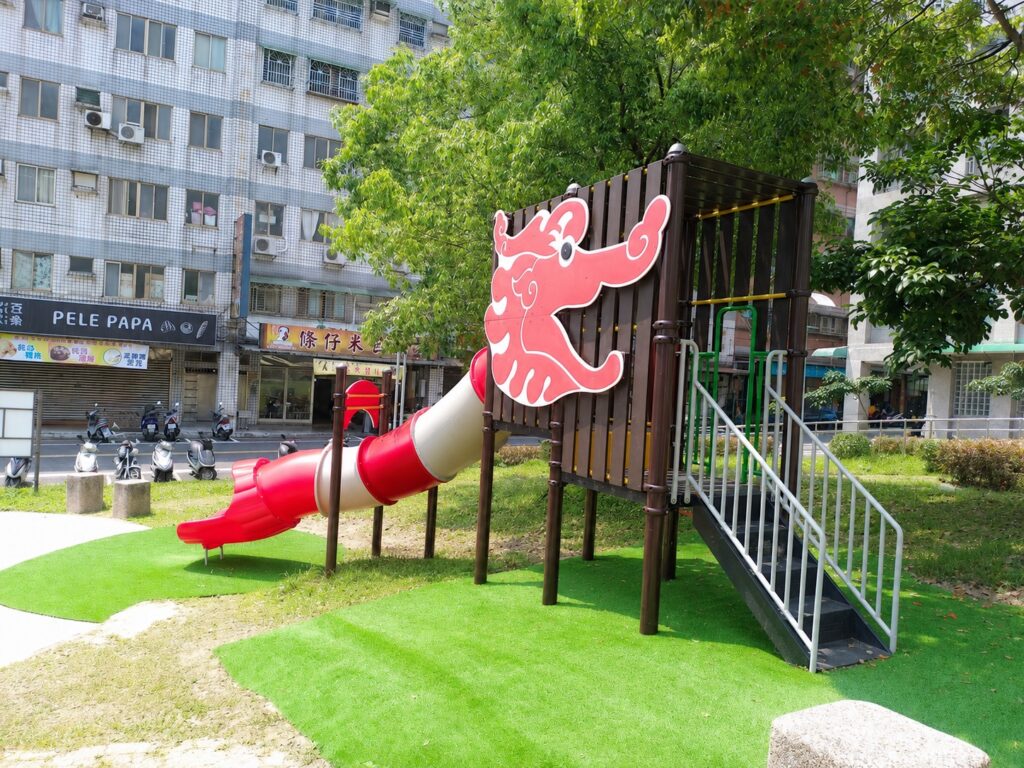 與龍共舞慶端午! 新北推兩大「龍」主題特色公園 邀民眾連假共度全齡綠意時光 38 %E5%85%AB%E9%87%8C%E9%BE%8D%E6%BA%90%E5%85%AC%E5%9C%92%E7%B5%90%E5%90%88%E9%BE%8D%E5%9C%96%E6%A1%88%E7%89%B9%E5%BE%B5%E7%87%9F%E9%80%A0%E6%9C%89%E8%B6%A3%E6%B0%9B%E5%9C%8D%E3%80%82%E8%B3%87%E6%96%99%E7%85%A7%E7%89%87