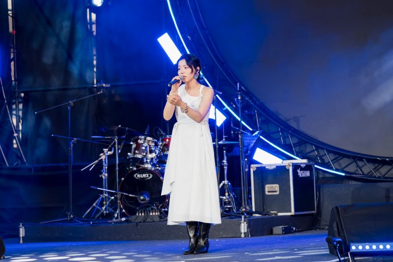 臺法音樂交流盛會落幕 《海山夜行》6/23重棒登場 6 《圖說》洪佩瑜以細膩溫暖的歌聲與真摯情感打動現場觀眾。〈文化局提供〉