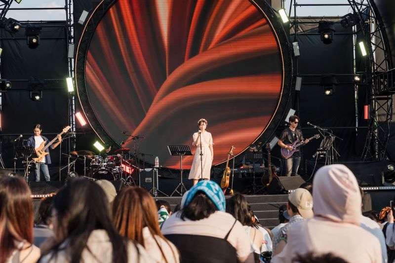 臺法音樂交流盛會落幕 《海山夜行》6/23重棒登場 7 《圖說》王若琳於2026新北夏至音樂節演出。〈文化局提供〉