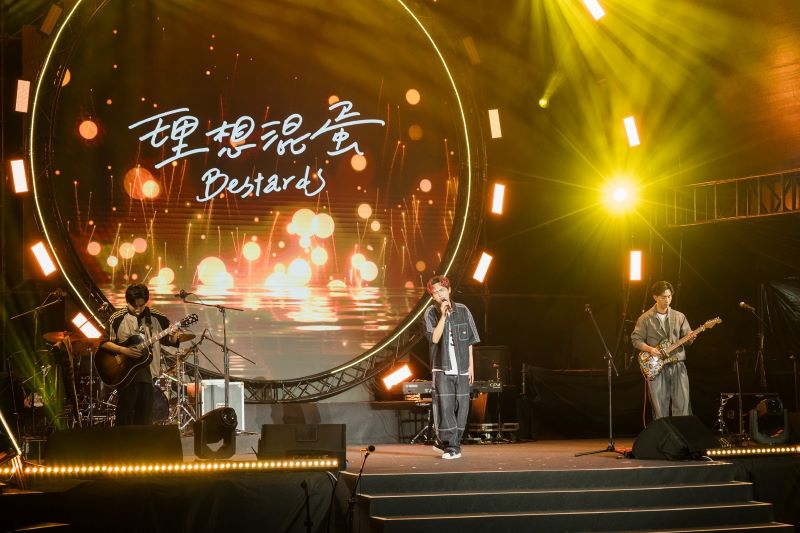 臺法音樂交流盛會落幕 《海山夜行》6/23重棒登場 8 《圖說》人氣樂團理想混蛋於今日新北夏至音樂節壓軸登場,帶來多首膾炙人口的作品。〈文化局提供〉