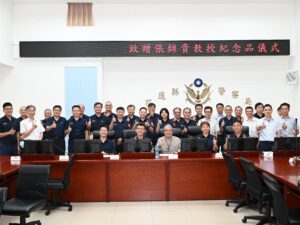 一面鏡子 一顆西瓜 道出領導與服務最重要的一堂課 花蓮縣警察局邀張錦貴教授分享 榜樣的力量 用故事啟發警察初心 41 %E5%85%AD 9