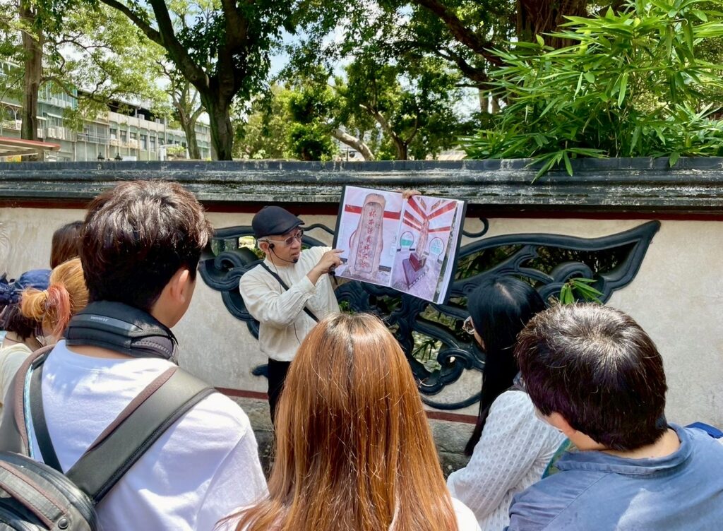 「林園尋藝」即日起開放報名 邀請民眾探索傳統工藝之美 16 %E9%82%80%E8%AB%8B%E9%84%AD%E5%8B%9D%E5%90%89%E8%80%81%E5%B8%AB%E5%B8%B6%E9%A0%98%E6%B0%91%E7%9C%BE%E8%B5%B0%E8%AE%80%E5%9C%92%E6%9E%97%E5%BB%BA%E7%AF%89%EF%BC%8C%E6%B7%B1%E5%85%A5%E8%AA%8D%E8%AD%98%E6%9E%97%E5%9C%92%E6%AD%B7%E5%8F%B2%E6%96%87%E5%8C%96%E8%88%87%E5%BB%BA%E7%AF%89%E7%89%B9%E8%89%B2%E3%80%82