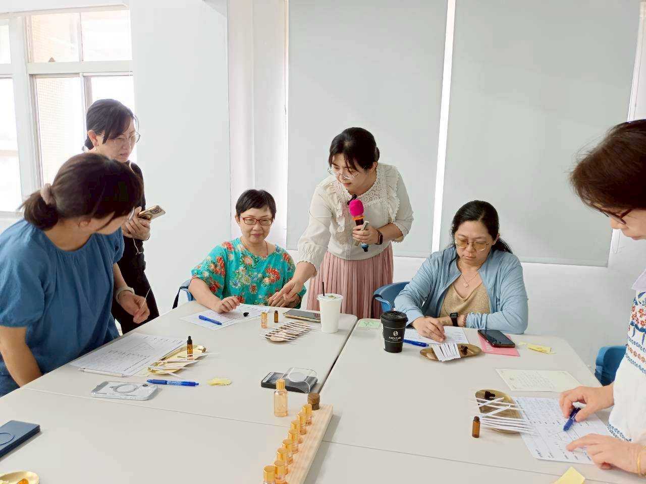 水庫淤泥變身擴香石   台中社創基地團隊帶姐妹創業