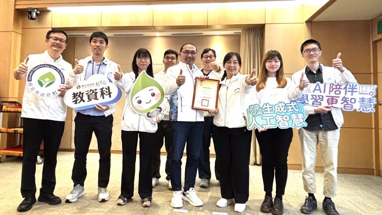 穩築AI教育高速公路 新北教網中心再奪全國特優 21 《圖說》新北教網中心蟬聯教育部評比特優 打造AI教育最強數位後盾。〈教育局提供〉