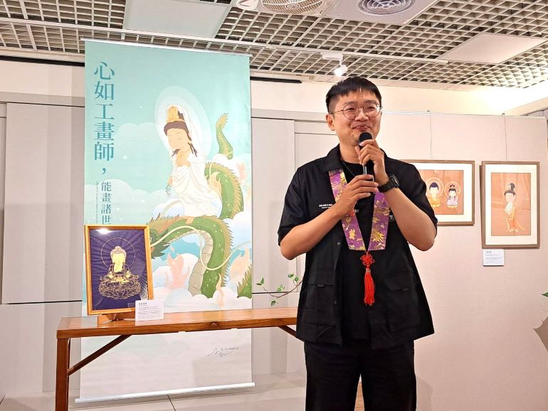 Q版佛畫映照慈悲世界 丁丁個展三重禪淨中心溫暖登場 20 《圖說》張丁文受佛光山三重禪淨中心之邀,即日起在中心以「心如工畫師,能畫諸世間」為主題,舉辦「丁丁Q版佛畫藝術創作個展」。〈佛光山三重禪淨中心提供〉