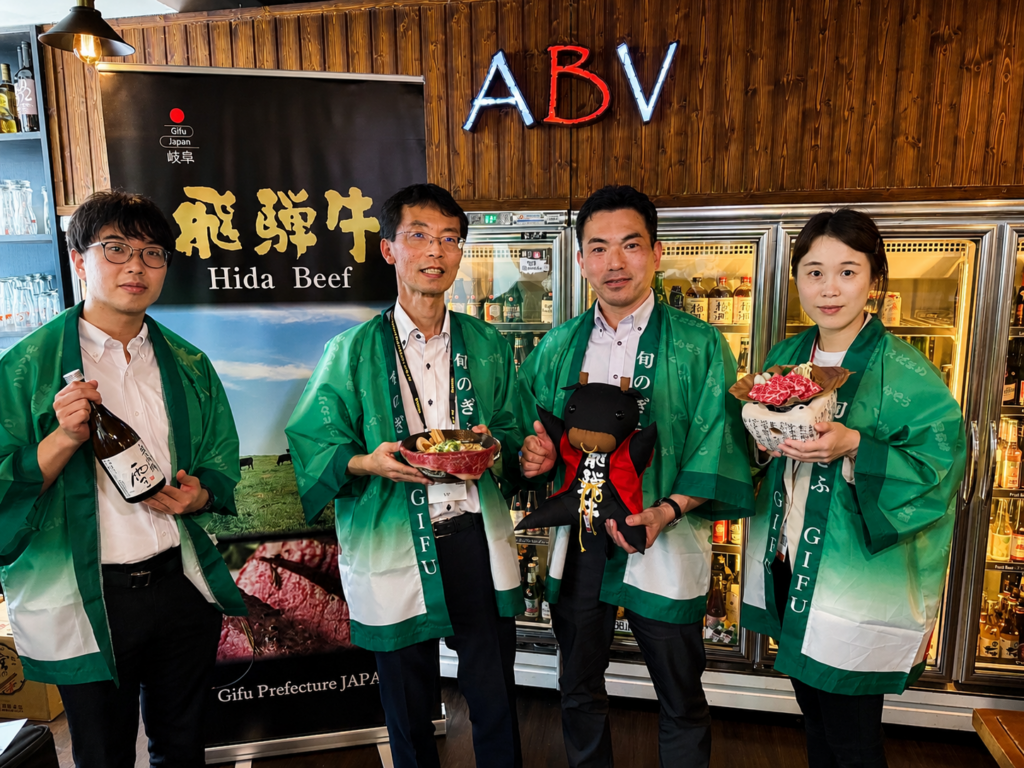 ABV「岐阜美食祭」登場 飛驒牛、香魚與鄉土料理帶你品味日本山城風味 30 %E5%B7%A6%E8%B5%B7 %E5%B2%90%E9%98%9C%E7%9C%8C%E5%BA%81 %E8%BE%B2%E7%94%A3%E7%89%A9%E6%B5%81%E9%80%9A%E8%AA%B2%E6%8A%80%E5%B8%AB %E6%A2%85%E7%94%B0%E4%B8%80%E8%BC%9D %E5%B2%90%E9%98%9C%E7%9C%8C%E5%BA%81%E8%BE%B2%E6%94%BF%E9%83%A8 %E6%AC%A1%E9%95%B7 %E6%B2%B3%E5%B0%BB%E5%85%8B%E6%99%B4 %E5%B2%90%E9%98%9C%E7%9C%8C%E5%BA%81 %E8%BE%B2%E7%94%A3%E7%89%A9%E6%B5%81%E9%80%9A%E8%AA%B2 %E4%BF%82%E9%95%B7 %E9%AB%98%E6%9D%89%E6%99%8B%E4%B8%80%E9%83%8E 1024x768 1
