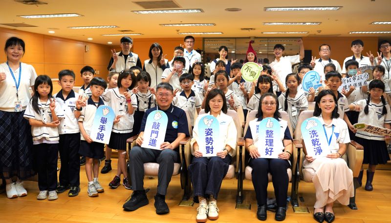 《圖說》「廁所Clean！新北『淨』行式」活動合影。〈環保局提供〉