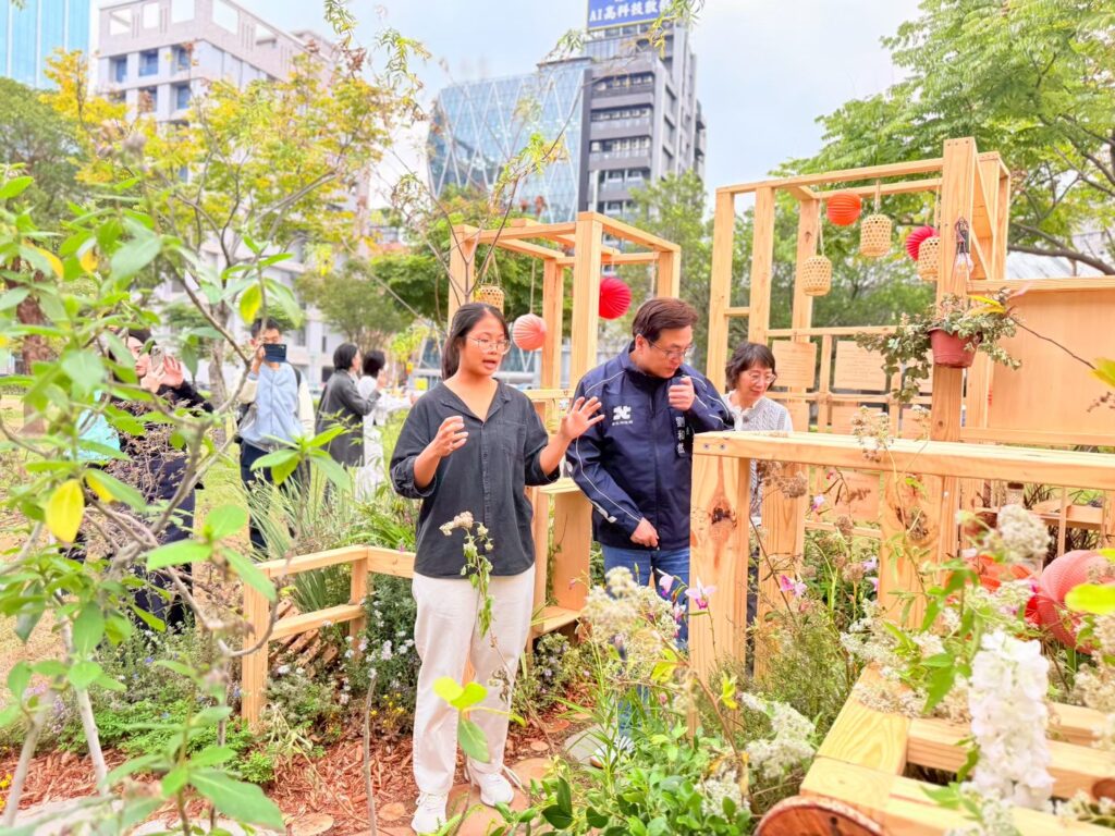 迎戰都市熱島效應 全國青年景觀競賽祭10萬獎金徵「降溫解方」 43 %E7%AC%AC7%E5%B1%86%E8%A8%AD%E8%A8%88%E6%96%BD%E4%BD%9C%E7%AB%B6%E8%B3%BD%E7%AC%AC1%E5%90%8D%E7%8D%B2%E7%8D%8E%E5%9C%98%E9%9A%8A%E5%90%91%E5%8A%89%E5%89%AF%E5%B8%82%E9%95%B7%E8%A7%A3%E8%AA%AA%E5%89%B5%E4%BD%9C%E7%90%86%E5%BF%B5
