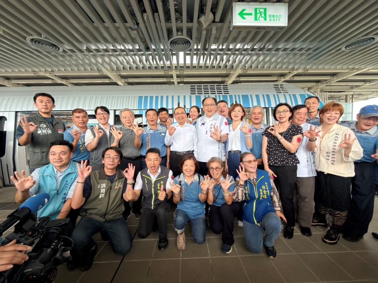 《圖說》侯友宜市長與出席貴賓合影。〈捷運局提供〉