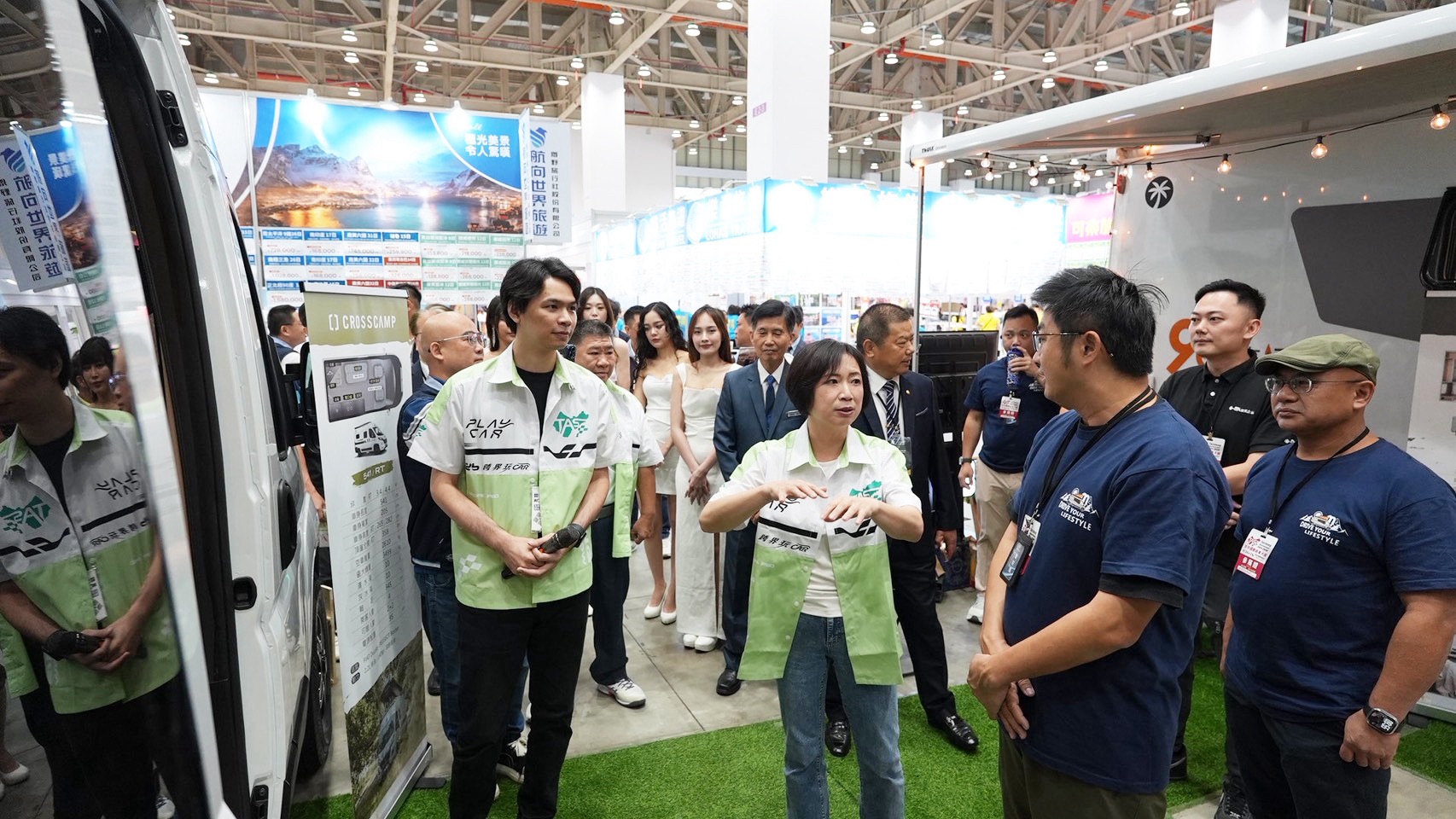 何欣純參觀台中新車大展   強調會展產業就是經濟伸展台