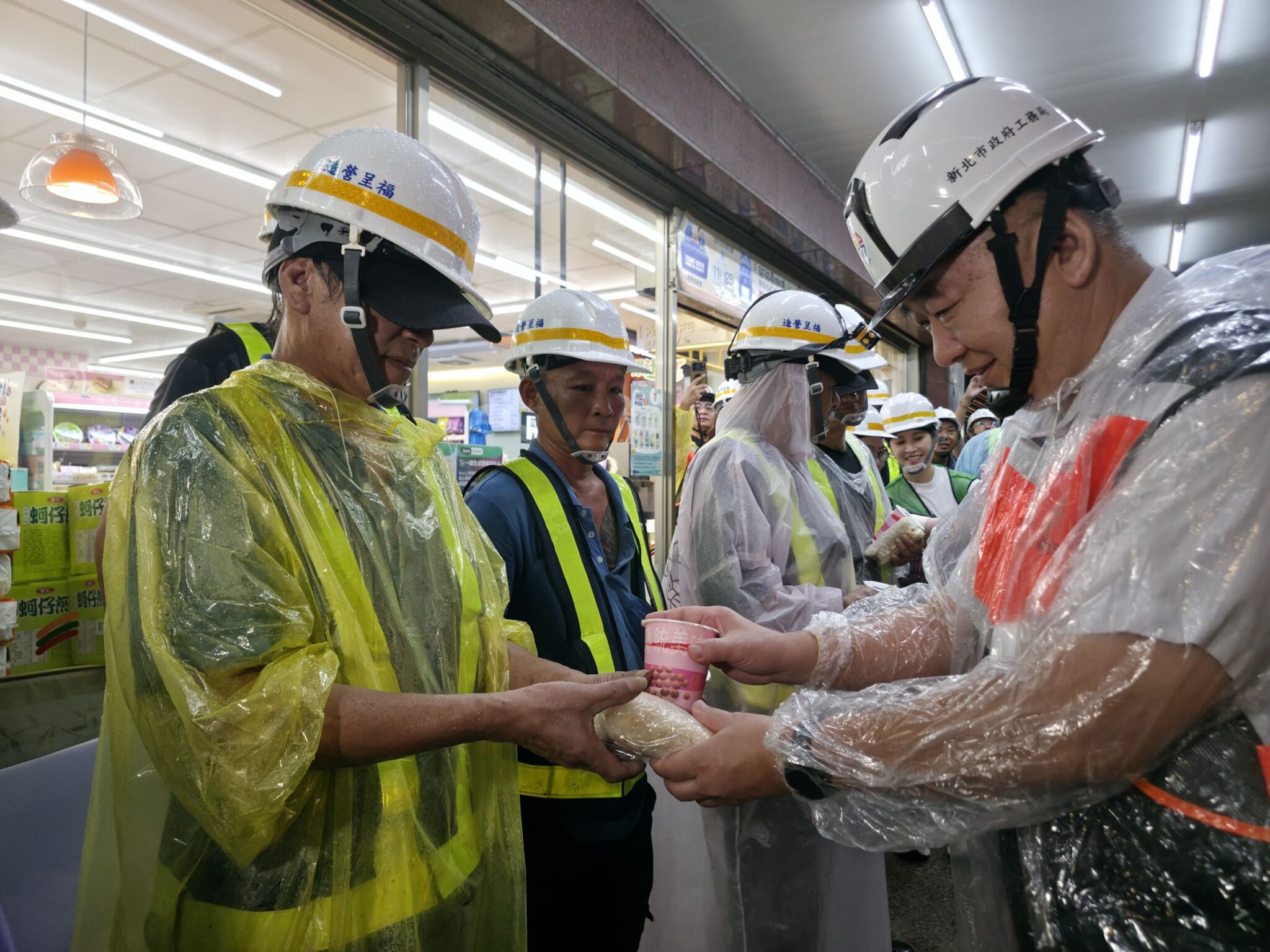 三峽中正陸橋功成身退 成為升格後第六十座 馮兆麟深夜慰勞施工團隊