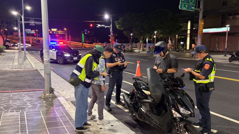 《圖說》環警共同合作打擊噪音車，確保道路安全與市民生活品質，共同維護安寧的居住環境。〈環保局提供〉