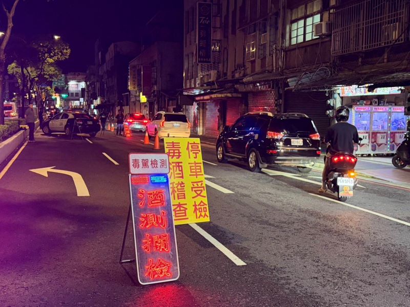 《圖說》新北警全國同步取締毒酒駕專案，以具體行動展現打擊毒駕犯罪、維護交通安全的決心。〈警察局提供〉