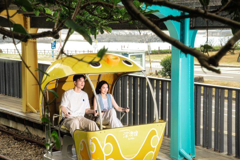 《圖說》深澳鐵道自行車隱藏版「章魚車」，暑假限定夜間「燦爛夏夜山海騎」活動將於明日起跑，即日起已開放線上預約。〈觀旅局提供〉