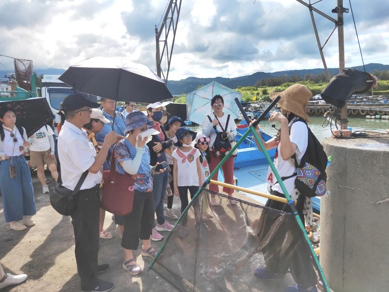 《圖說》以「金山磺火捕魚蹦火仔」結合在地漁村文化生活圈，於7月12日、8月1、9日推出行旅導覽體驗。〈文化局提供〉