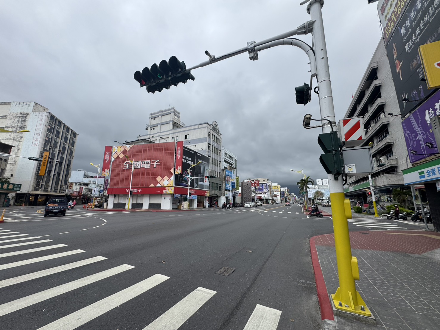 花蓮市中山路與建國路口變更科技執法取締項目  取締車不停讓行人  全力守護行人安全