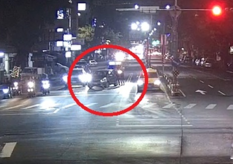 東區警使出洪荒之力推車          讓這場拋錨驚魂靖安落幕