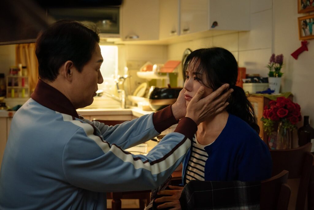「少女時代」秀英參演嚴正化動作爆笑鉅獻《特務搞飛機2》! 52 %E7%89%B9%E5%8B%99%E6%90%9E%E9%A3%9B%E6%A9%9F2 %E6%96%B0%E8%81%9E%E7%A8%BF%E7%85%A704 %E3%80%8C%E9%9F%93%E5%9C%8B%E5%BD%B1%E5%90%8E%E3%80%8D%E5%9A%B4%E6%AD%A3%E5%8C%96%E5%9C%A8%E7%BA%8C%E4%BD%9C%E4%B8%AD%E7%B9%BC%E7%BA%8C%E9%A3%BE%E6%BC%94%E5%89%8D%E5%82%B3%E5%A5%87%E7%89%B9%E5%8B%99%E3%80%8C%E7%BE%8E%E8%8B%B1%E3%80%8D
