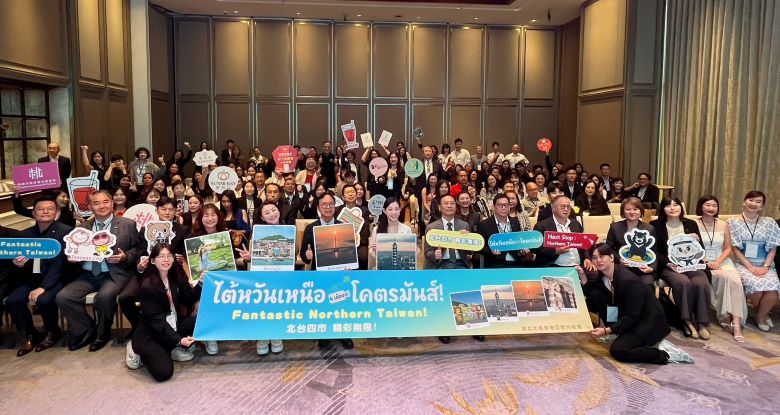 北台四市遠征泰國推廣觀光 新北主打美食與節慶吸客 16 《圖說》新北市、臺北市、基隆市及桃園市共同前往泰國辦理觀光推廣活動,以北臺灣區域旅遊品牌向當地旅遊業者推廣多元旅遊魅力,攜手擴展泰國來臺旅遊市場版圖。〈觀旅局提供〉