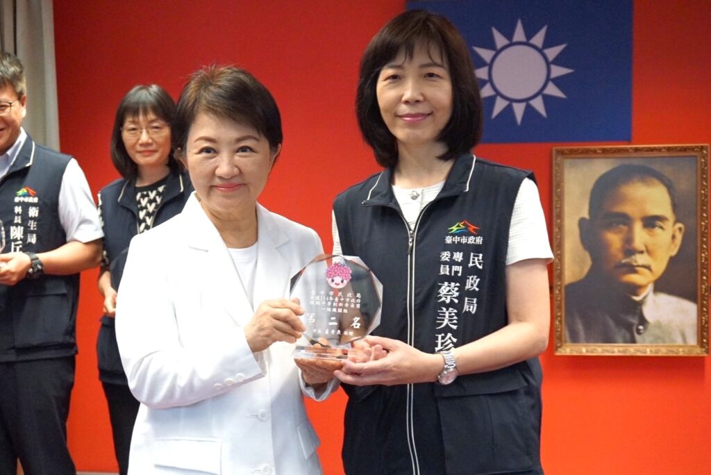 中市民政局勇奪希朵獎雙獎 《大川原夢之旅》見證尋根圓夢與性平改革 8 %E4%B8%AD%E5%B8%82%E6%B0%91%E6%94%BF%E5%B1%80%E5%8B%87%E5%A5%AA%E5%B8%8C%E6%9C%B5%E7%8D%8E%E9%9B%99%E7%8D%8E cedaw%E4%BE%86%E7%85%A7%E8%B7%AF %E6%80%A7%E5%B9%B3%E4%B8%8D%E5%86%8D%E9%9C%A7 %E5%89%B5%E6%96%B0%E6%96%B9%E6%A1%88%E5%89%87%E7%8D%B2%E4%B8%80%E7%B4%9A%E6%A9%9F%E9%97%9C%E7%B5%84 %E5%89%B5%E6%96%B0%E7%8D%8E %E7%AC%AC%E4%BA%8C%E5%90%8D