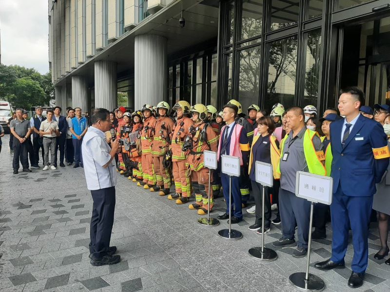 《圖說》消防局長陳崇岳表示，旅宿場所一旦發生火警，初期應變速度與處置是否正確，攸關旅客及員工生命安全。〈新北消第一大隊提供〉