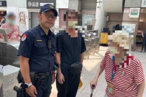 8旬婦人捷運站獨自徘徊 捷警憑一張醫院藥單 順利找到回家路 4 MEITU 20260704 121354883