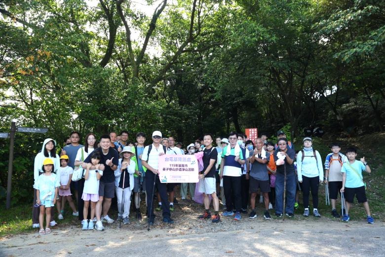 台電基隆區處揪眷屬淨山  姜子寮山健行兼護山林