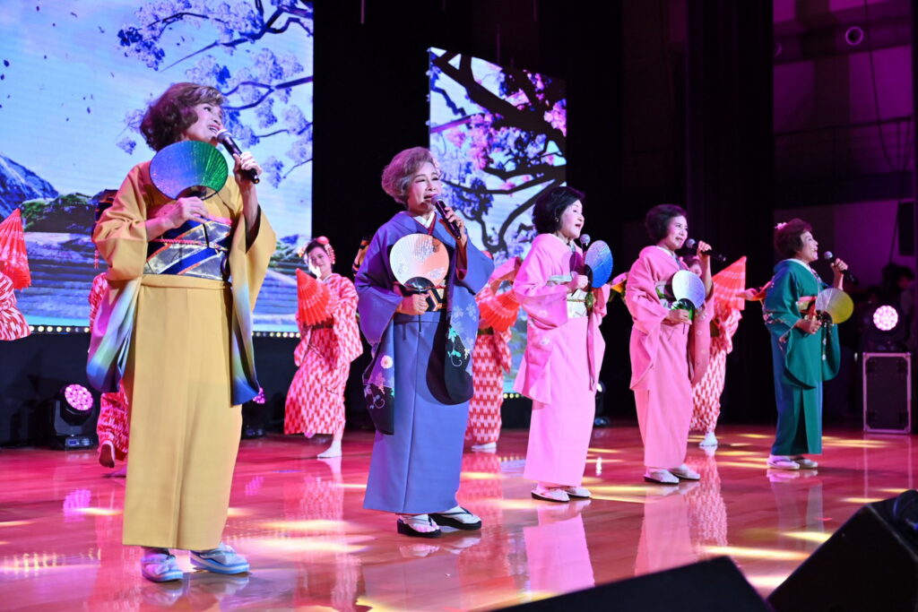 2026愛傳承關懷演唱會溫暖開唱 侯友宜頒贈感謝狀肯定「愛傳承」讓社會更祥和 16 0704002