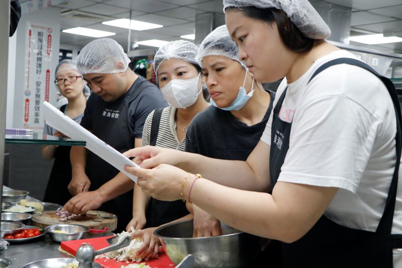 世界美食進校園  新北校廚研發異國料理豐富午餐