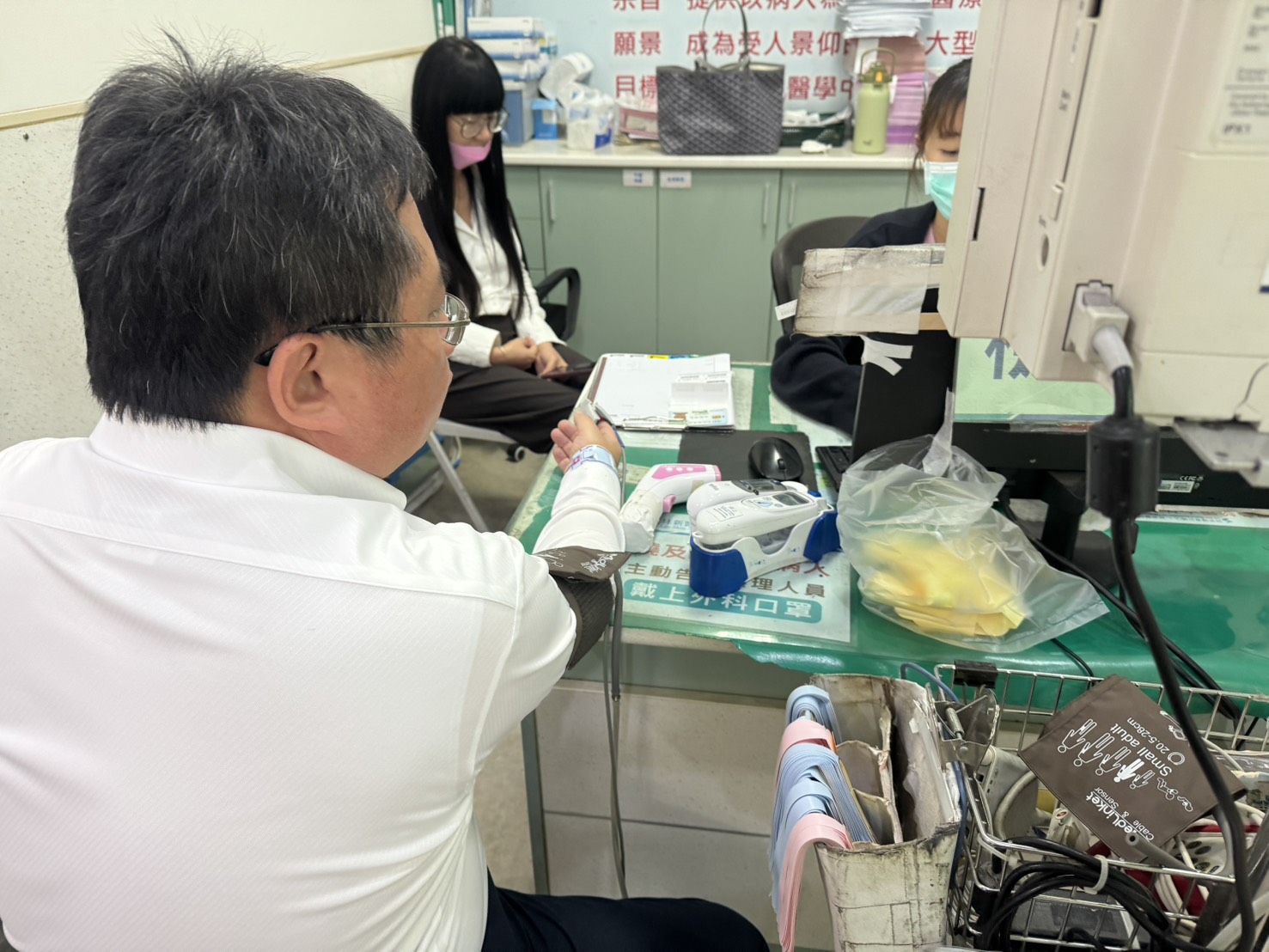 台中出席基金會活動遭攻擊    矢板明夫：譴責暴力行為