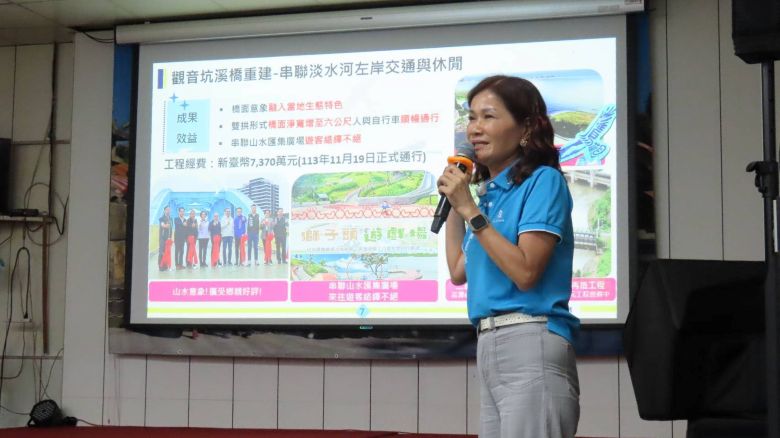 《圖說》五股區長賴小萍進行區政成果簡報。〈民政局提供〉