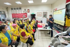 強化里民間環保回收及防災演練 內湖警宣導安全駕駛及詐騙手法 11 %E4%BA%8C 15