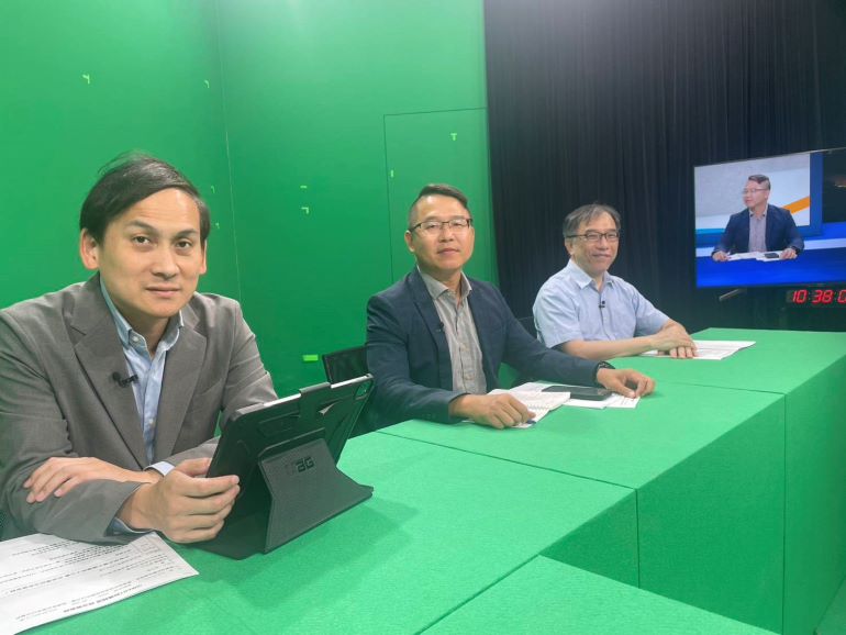 《圖說》立委葉元之〈左起〉、東海大學政治系教授邱師儀、台灣青年世代交流協會理事長陳俐甫教授，受邀出席政論節目「政治狠狠問」。〈主辦單位提供〉