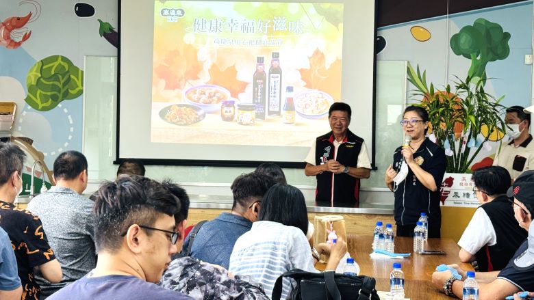 南投榮服處攜手企業參訪 協助退除役官兵規畫第二職涯 18 《圖說》副處長羅婷婷率領有就(轉)業需求的退除役官兵,透過深入企業第一線,了解職場環境、工作內容及人才需求,為未來職涯轉銜預作準備。〈南投榮服處提供〉
