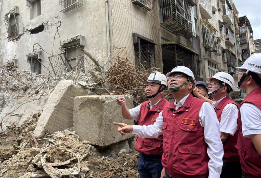 巴威颱風陸警發布 侯友宜視察新店社區邊坡搶災及烏來防颱整備 5 S 630833