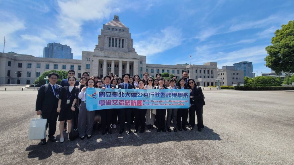 北大公行系訪日 獲自民黨眾議員高規格款待 10 %E5%8C%97%E5%A4%A7%E5%85%AC%E8%A1%8C%E7%B3%BB%E5%B8%AB%E7%94%9F%E8%88%87%E6%97%A5%E6%9C%AC%E7%9C%BE%E8%AD%B0%E5%93%A1%E6%96%BC%E6%97%A5%E6%9C%AC%E5%9C%8B%E6%9C%83%E5%89%8D%E5%90%88%E5%BD%B1